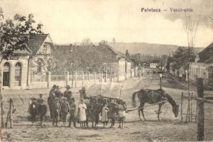 Felvinc, Unirea; Vasút utca, Kuti István üzlete, lovas szekér / street view with shop, horse cart