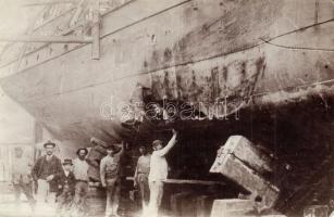 Fiume, hajójavítás a kikötőben / repairing a ship in the harbor, photo (EM)