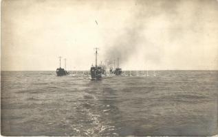 Osztrák-Magyar haditengerészet Tátra osztályú rombolói hadi alakzatban / K.u.K. Kriegsmarine, Tátra-class destroyers, photo