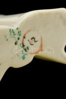 Hollóházi könyvbagoly, kézzel festett, jelzett, mázhibával, m: 10 cm