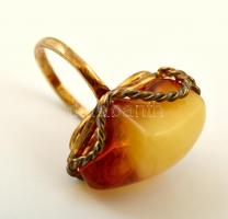 Aranyozott ezüst(Ag) gyűrű, borostyánnal, méret: 60, bruttó: 11 g