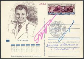 Jurij Glazkov (1939-2008) és Viktor Gorbatko (1934-2017) szovjet űrhajósok aláírásai emlék levelezőlapon /  Signatures of Yuriy Glazkov (1939-2008) and Viktor Gorbatko (1934-2017) Soviet astronauts on postcard