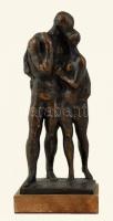 Szabó Iván (1913-1998): Szerelmesek. Bronzírozott műgyanta, jelzett, fa talapzaton, m:32 cm