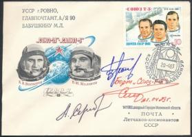 Alekszandr Szerebrov (1944-2013), Vlagyimir Tyitov (1947- ) és Gennagyij Sztrekalov (1940-2004) szovjet űrhajósok aláírásai emlékborítékon /  Signatures of Aleksandr Serebrov (1944-2013), Vladimir Titov (1947- ) and Gennadiy Strekalov (1940-2004) Soviet astronauts on envelope