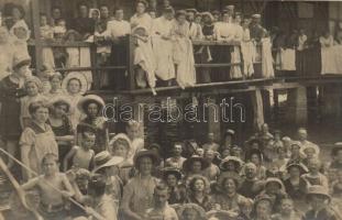 1916 Crikvenica, fürdőzők csoportképe, korabeli fürdőruhák / bathing people, swimming dress fashions, gorup, photo (fl)