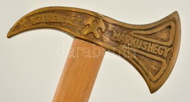 Réz fejű bányász fokos "Jó szerencsét - Márkushegy Bányaüzem" felirattal, m: 104,5 cm