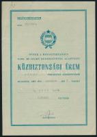 1961 Pap János (1925-1994) belügyminiszter aláírása a Közbitonsági érem arany fokozatát adományozó okiraton, rendőr főhadnagy részére.