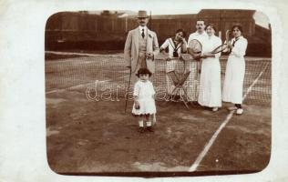 ~1900 Teniszező család századeleji ruhában a teniszpályán / Tennis playing family in the tennis court, photo