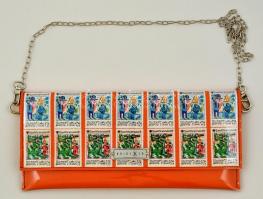 Haidekker női dizájn borítéktáska, bélyegekkel díszítve, narancssárga műbőr, jelzett, újszerű állapotban, 29,5x14 cm