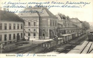Kolozsvár, Cluj; vasútállomás belső része vagonokkal / railway station, wagons