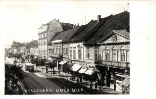 1940 Kolozsvár, Cluj; Unió utca, autóbusz, Kondász Ferenc, Radó Sándor, Kalmár Ferenc és Margaret üzlete / street view, shops, autobus, photo