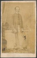 cca 1860 Mayer György fényképíró pesti műtermében készült vizitkártya, grófi családból származó férfiról, hátoldalán feliratozva, 9,5x6 cm