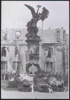 1948 Katonai attasék részvételével koszorúzás a budai várban, 3 db vintage negatívról készült mai na...