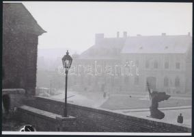 cca 1930 Budapest, Bécsi kapu tér, 2 db vintage negatívról készült mai nagyítás, 25x18 cm