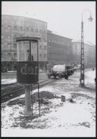 cca 1961 Budapest, forgalomirányító/ellenőrző oszlopos rendőrbódé, vintage negatívról készült mai nagyítás, 25x18 cm