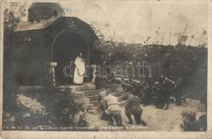 Cs. és kir. 61. gyalogezred Lukász Károly főhadnagy. Istentisztelet a táborban, Hadifénykép Kiállítás kiadás / WWI K.u.K. soldiers, Hungarian priest Celebrating a Mass (Rb)