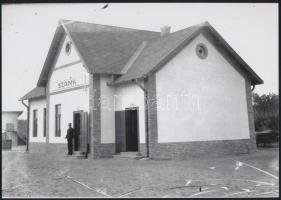 cca 1935 Lakitelek és Szank vasútállomások, 2 db vintage negatívról készült mai nagyítás, 18x25 cm