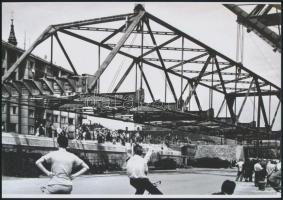 cca 1960 Budapest, Kossuth híd bontása, 2 db vintage negatívról készült mai nagyítás, 18x25 cm