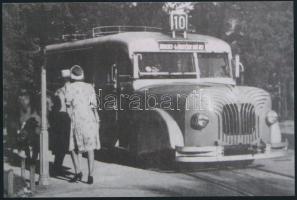 cca 1946 Budapest, Népliget, vaskerekű autóbusz, 10-es járat, Fekete György (1904-1990) budapesti fényképész hagyatékában fellelt repró negatív mai nagyítása, 10x15 cm