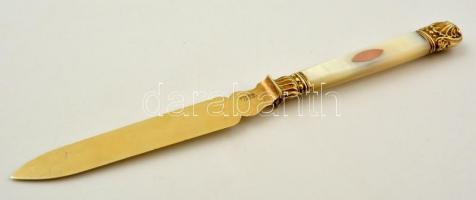 Aranyozott ezüst (Ag.) nyelű francia antik kés, jelzett, gyöngyház nyéllel, h:20 cm, bruttó:32 g