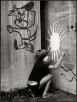 cca 1956 és 1980 Kecskeméti életképek, 3 db feliratozott vintage fotó Vincze János (1922-1998) kecskeméti fotóművész hagyatékából, 17x23 cm