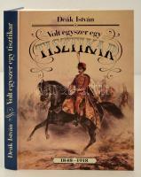 Deák István: Volt egyszer egy tisztikar. A Habsburg-monarchia katonatisztjeinek társadalmi és politikai története 1848-1918. Bp., 1993, Gondolat. Kartonált papírkötésben, jó állapotban.