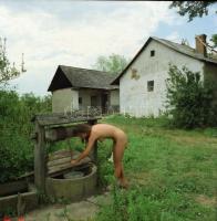 cca 1979 Szolidan erotikus akt felvételek tétele, 13 db vintage negatív, 4x6 cm és 6x6 cm