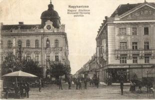 Nagykanizsa, Magyar Általános Biztosító Társaság palotája, piac, Barta és Fürst üzlete (ázott sarok / wet corner)