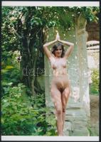 cca 1983 A családi kúria új lakója, 3 db szolidan erotikus fotó, vintage negatívokról készült mai na...