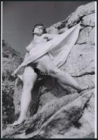 cca 1979 Sziklakertnek ékszerei, 3 db szolidan erotikus fotó, vintage negatívokról készült mai nagyí...