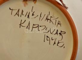 Iparművész kerámia fali tál, kézzel festett, jelzett, mázhibával, d: 25 cm
