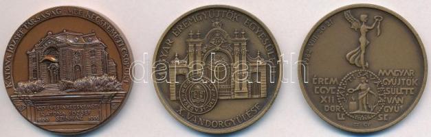 Vegyes: Lapis András (1942-) / Szabó Géza (1939-) 1996. "MÉE Kecskeméti Csoport - 100 éves a kecskeméti Katona József Színház / Numizmatikai 'Hírös Nap' Kecskemét 1996" Br emlékérem (42,5mm) + Képíró Zoltán (1944-1981) 1979. "MÉE Keszthely - X. Vándorgyűlés-Goldmark Károly" Br emlékérem (42,5mm) + Szolláth György (1927-) / Vadász György 1982. "MÉE XII. Vándorgyűlése - Szombathely / Marcus Aurelius" Br emlékérem pár (42,5mm) T:1-,2
