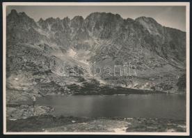 cca 1910 Magas-Tátra, Kis-tarpataki öttó, Lomniczi csúcs, Fecsketorony, hátulján feliratozva, 11,5x16 cm / Vysoké Tatry, lake, mountains, vintage photo, with notes on its back