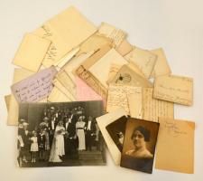 cca 1870-1940 Lukse-Fábry családi levelezés hagyaték. a Családnak szóló levelek különféle jelesebb polgári és nemesi személyektől, névjegykártyák, fényképek, összesen kb 40 db irat