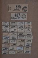 Több ezer darabos csomagragjegy gyűjtemény a kezdetektől lapokra feldolgozva, iratrendezőben. Jelkép...