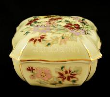 Zsolnay virágmintás porcelán ékszertartó dobozka, kézzel festett, jelzett, hibátlan, 8x8x4,5 cm