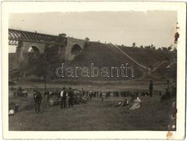 1931 Biatorbágy, Torbágy; Felrobbantott vasúti híd Matuska Szilveszter merénylete után, viadukt, mozdony maradványok, photo (lyukak / holes)
