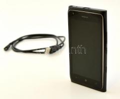 Nokia Lumia 900 okostelefon, kártyafüggetlen, védőtokkal, USB-csatlakozóval, gyári beállításokkal, feltöltve, működik, jó állapotban