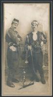 cca 1890-1900 Albán katonák keményhátú műtermi fotója, 16x8 cm