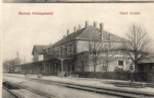 Párkánynána, Eisenbahnstation