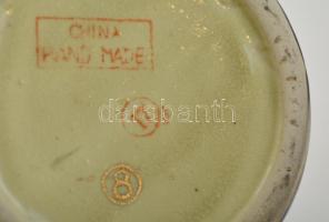 Kínai porcelán hamutartó, kézzel festett, jelzett, kis kopásnyomokkal, d: 11,5 cm