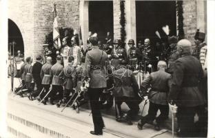 1938 Székesfehérvár, Horthy Miklós vitézeket avat a Szent István emlékéven, photo