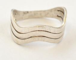 Ezüst(Ag) hullámmintás gyűrű, jelzett, méret: 58, nettó: 3 g