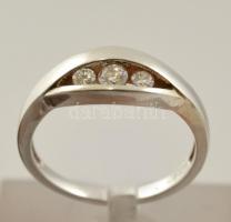 Ezüst(Ag) háromköves gyűrű, jelzett, méret: 52, bruttó: 2,4 g