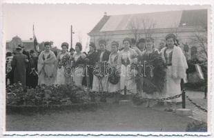1940 Nagyszalonta, Salonta; Országzászló avatás, honleányok / Hungarian Flag inauguration, women, Zsák Jenő Jászberényi photo