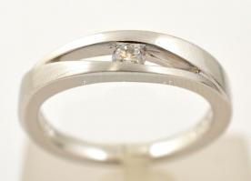 Ezüst(Ag) egyköves gyűrű, jelzett, méret: 57, bruttó: 4,6 g