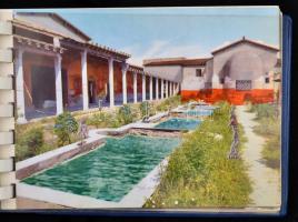 Alfonso de Franciscis: Pompei-Herculanum et La Villa Jovis A Capri. Guide Avec Reconstructions. Roma, é.n., Vision. Kiadói spirálozott nyl-kötés, színes fotókkal, rekonstrukciós ábrákkal, térképekkel illusztrálva, francia nyelven./ Spiral-binding, in French language.