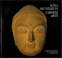 Miklós Pál: Kína művészete. Bp., 1987, Iparművészeti Múzeum Ráth György Múzeuma. Kiadói papírkötés, magyar és angol nyelven./ Paperbinding, in Hungarian and English language.