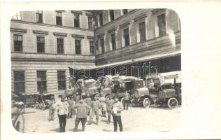 1917 Automobil járatok a tábori postákhoz, napi 5-600 levélzsákkal / WWI K.u.K. military automobiles to the field posts with letters, photo + K.u.K. Hauptfeldpostamt 388