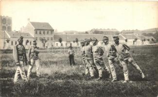 Budapest I. Vérmező, Katonai gyakorlótér, alaki képzés katonákkal